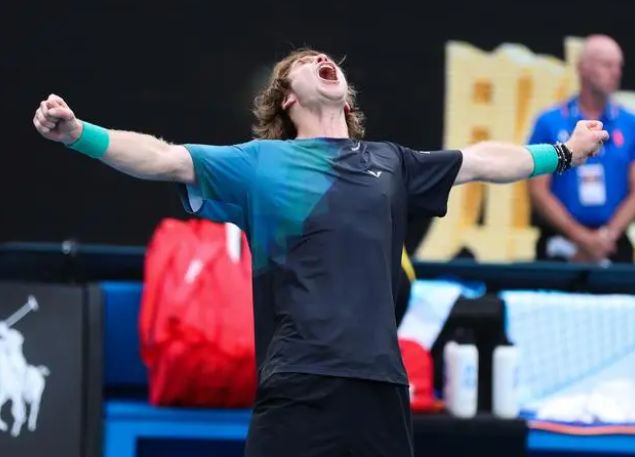 调了战术的 调了战术的