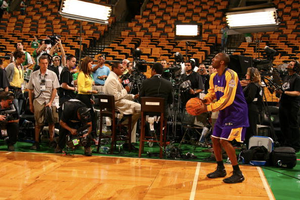 一位年轻后 一位年轻后