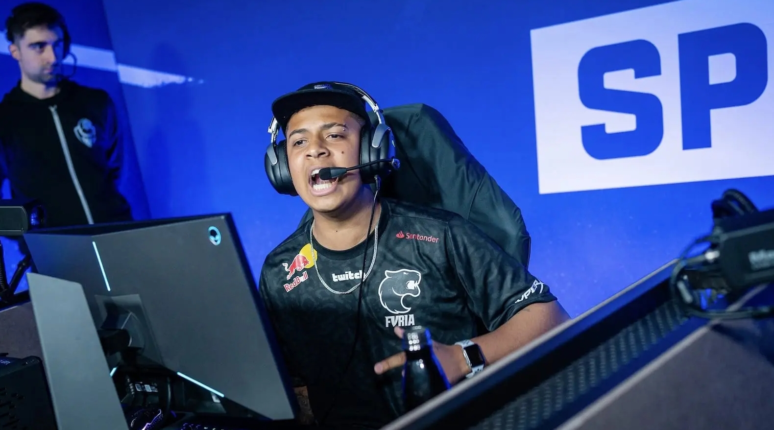 他目前领先 他目前领先